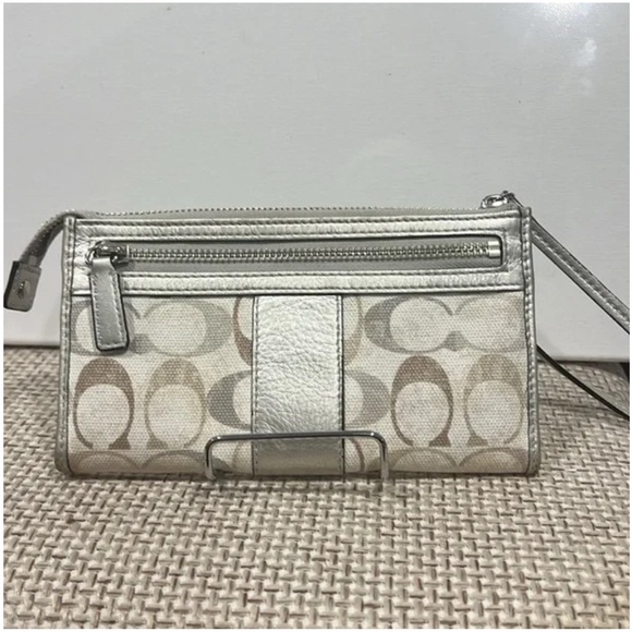 Euc RARE Coach Julia White Beige Gray Sequined Zippy Wristlet Wallet 47492 - Picture 3 of 10